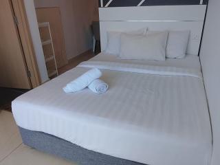 The Luxe Suites Colony Sky Pools - 2