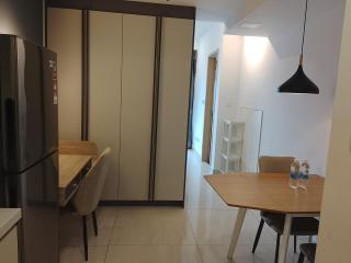 The Luxe Suites Colony Sky Pools - 3