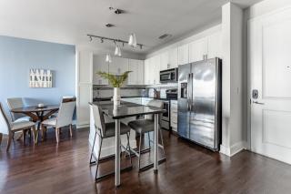 Landing Stylish 1BD Rooftop Lounge Gym - 2