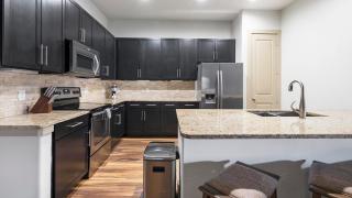 Landing Stunning 2BD Pool Clubhouse - 7