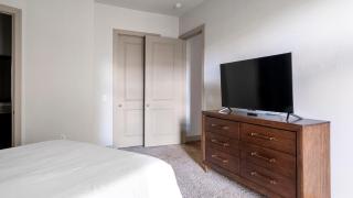 Landing Stunning 2BD Pool Clubhouse - 1