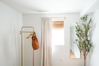 Designer Gem Condo - 5 Mins to Sand, Playground, Tennis, Free Parking - 1