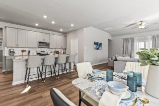 4Bed Luxury Getaway with Pool Table and Near Lake Lavon - 9