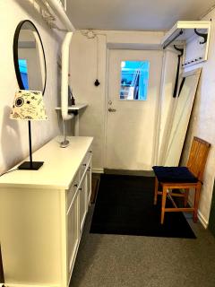 Cozy room surrounded by nature - 5