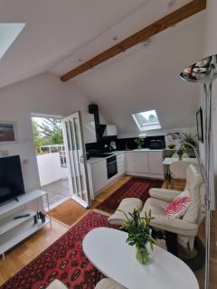 Blue Hills Luxury Apartment, Bay Front with Parking - 9