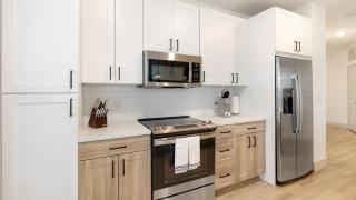 Landing Stylish 2BD Clubhouse Gym - 3
