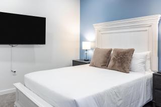 Landing Incredible 1BD in Central City - 2