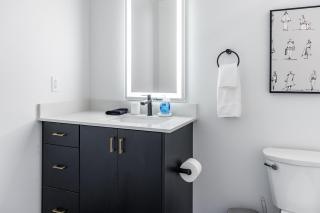 Landing Incredible 1BD in Central City - 1