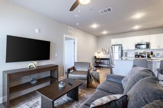 Landing Modern 2BD Game Room Gym - 9