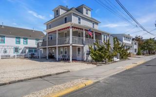 Spacious 6 Bedroom 3 baths Ocean Block House 10 Beach Badges 4 Car private parking - 3