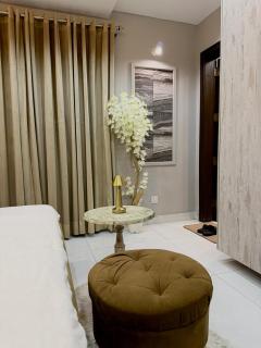 GoldCrib Studio - Eiffel Tower Bahria - 9