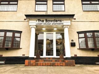 The Bawdens Holiday Apartments - 1