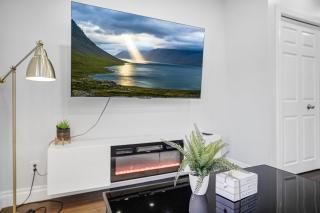 Luxury Estate Renovated 3 BD with 65inch TV WFH that Sleeps 9 - 8