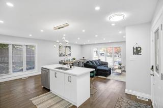 Luxury Estate Renovated 3 BD with 65inch TV WFH that Sleeps 9 - 6