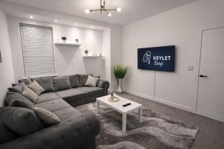 Boutique Home MCR with Games Table, Sleeps 9 - 8