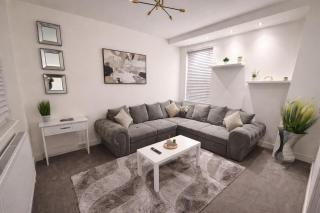 Boutique Home MCR with Games Table, Sleeps 9 - 9