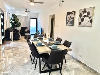 DOWNTOWN PRIME STAY Only 3-Min Walk to Ferry, Attractions & Restaurants - 4