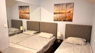 VUK's 5 min from the BEACH Two-Bedroom Apart - 4