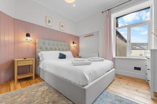 Stunning Townhouse - 7 bedrooms - up to 18 Guests - Cardiff - 8