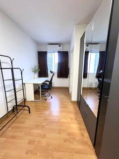 Breezy 1BR Near BTS Udomsuk - 8