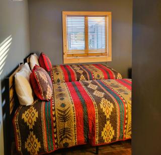 Cold Brook Lodge - 2 and 3 Bedroom Luxury Apartments - 1