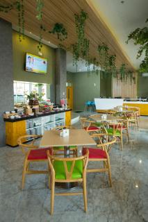 Ascent Hotel & Cafe Malang - Malang - 2