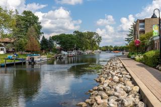 Entire Home on the water, 2 kayaks, Game room, Firepit, BBQ grill, Netflix WiFi - 5