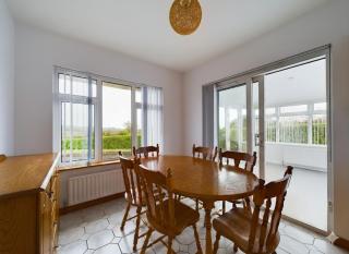 Serene Mountain-View Escape - Country Bungalow - 4