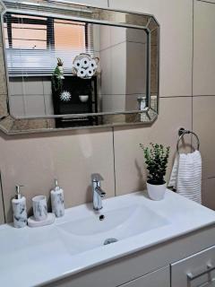 Modern Farmhouse Apartment - Near OR Tambo Airport - 1