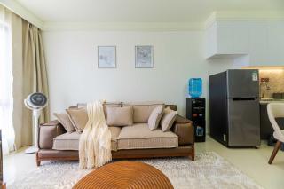 Modern Westlands 1BR near GTC Pool, Gym & Cooling Fan - Atelier Luxe Homes - 9