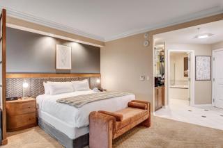 MGM Signature Luxury Jr Suite with Balcony Strip and Sphere Views - 7