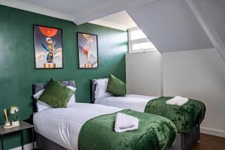 Stylish Luxury 2-Bed Newly Renovated flat - 2