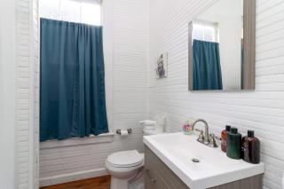 The Sunny Southern Manse Large Downtown Home - 5