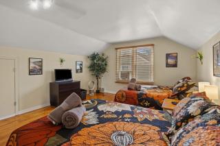 Game House in Royal Oak with Tiki Hut Dog Friendly - 6