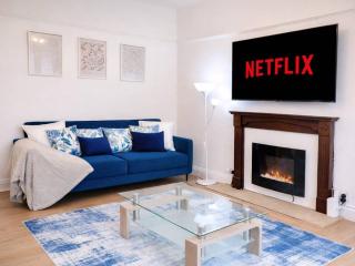 3BR Near York Centre, Free Parking & WiFi - 0