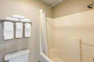 Econo Lodge Longmont East - 4