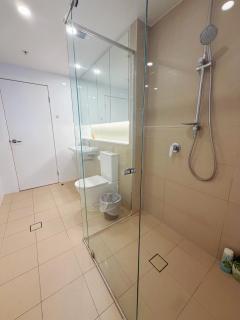 Location! CBD 2B1B Apt w/Parking, shared pool,gym - 5