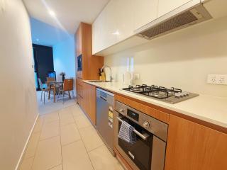 Location! CBD 2B1B Apt w/Parking, shared pool,gym - 7