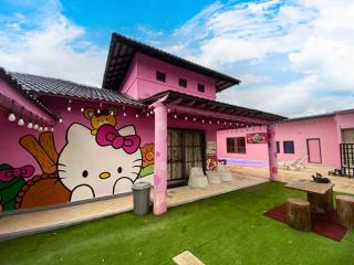 Kitty Paradise Lot 2950 - 2