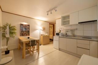 Hongdae Mangwon Station Nearby, Quiet Korean-style Stay, Free Luggage Storage - 0