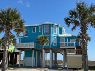 Salty Fins - Beachfront - Large Group Welcome - 0