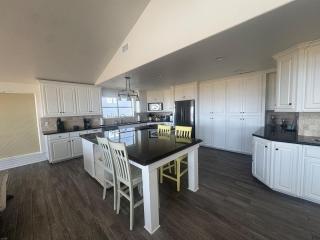 Salty Fins - Beachfront - Large Group Welcome - 2