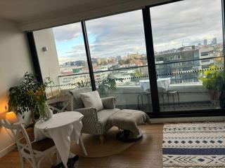 Stunning Views in central South Yarra - Melbourne - 4