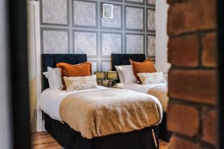 Presented by LTJ PrimeKey Properties - NEW! 7 Bed plus Sofa Bed - Perfect for Contractors - 7