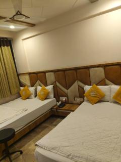 hotel leela residency - 4