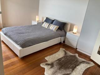 St Kilda absolute beachfront views - 6