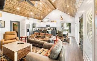 2BR Private Cabin - HotTub - Fire Pit - BBQ - Patio - 5