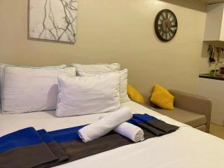 603 Tower 4 Studio Atria Iloilo Pool View Cozy, Comfy, Central - 6