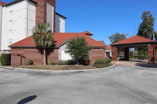 La Quinta Inn and Suites by Wyndham, Ocala - 8