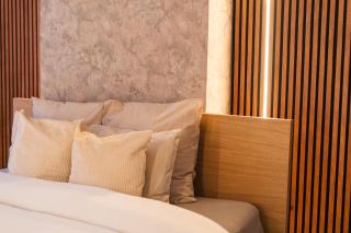 Simple Private Rooms in 5BR Shared Apartment, Well Connected Location - 2